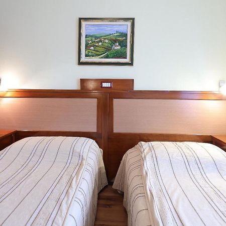 B & B Casa Rustica Dva Baladura Rooms Kanfanar Exterior foto